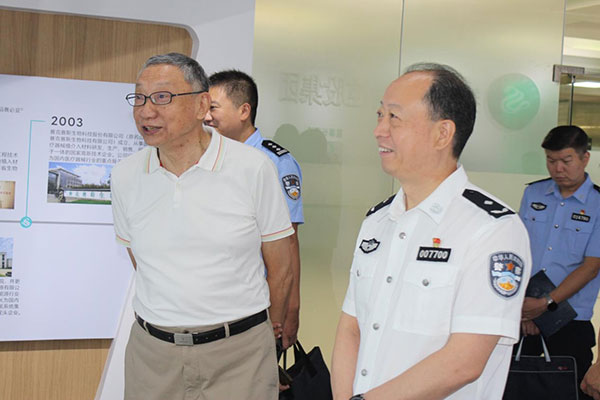 濟(jì)南市公安局高新分局黨委書記、局長李立東來公司走訪調(diào)研